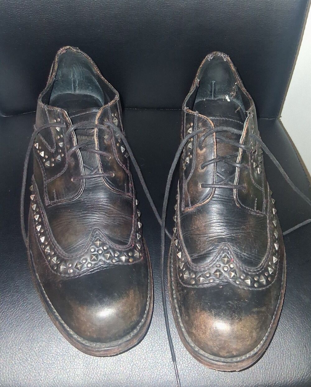 Frye Hudson Wingtip Oxford with studs size 11 D Black Distressed